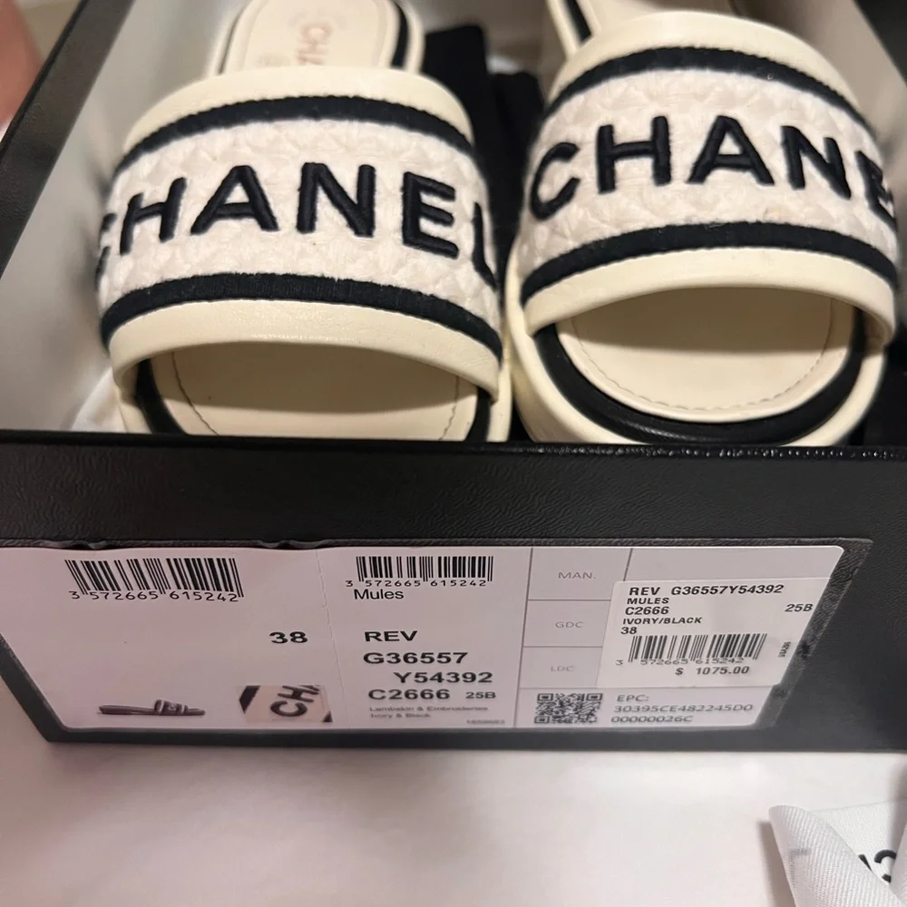 I Am Selling Chanel sleepers, if your correct size is 7,5 so you can buy it ) - Picture 6 of 9